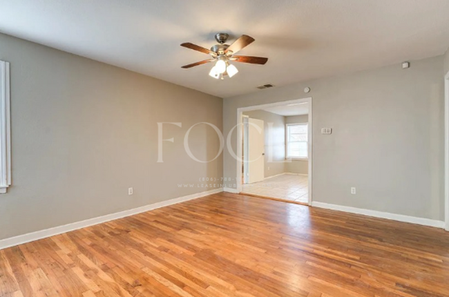 Building Photo - Large 4 bedroom, 2 bath in the Medical Dis...