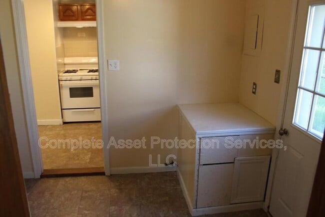 Building Photo - 3010 Bender St