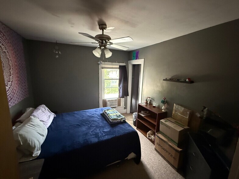 Building Photo - 207 Amory St