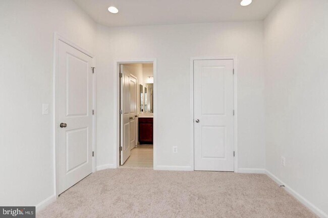 Building Photo - 42482 Dogwood Glen Square