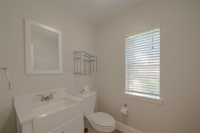 Building Photo - 8910 Bonnyview Dr