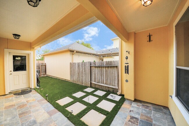 Building Photo - 14454 Summerleaf Ln