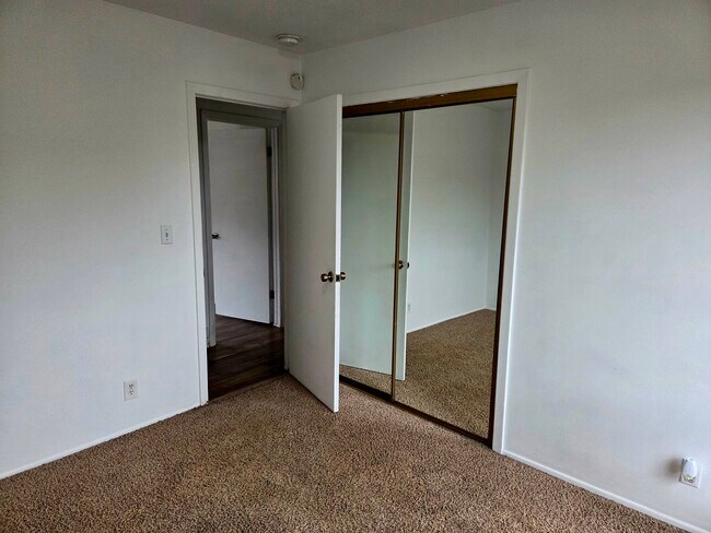 Building Photo - 1968 E 5850 S