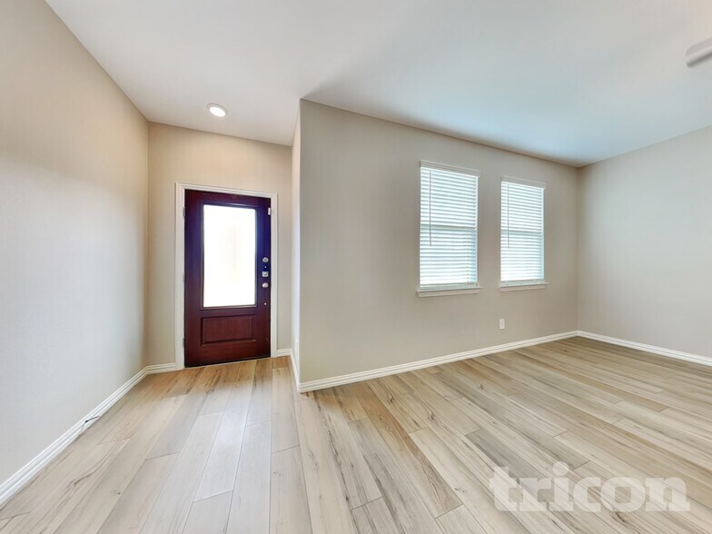 Building Photo - 2106 Silver Charm Ln
