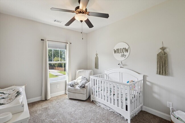 Building Photo - Spacious 4BR Home with Screened Porch & Fenced Yard in Effingham