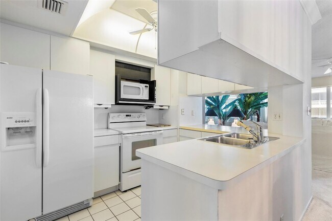 Building Photo - 4010 Galt Ocean Dr