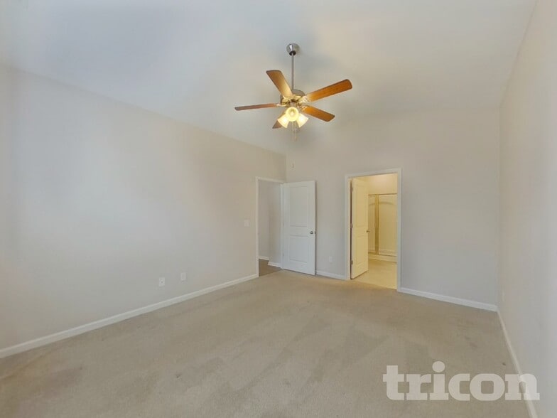 Building Photo - 453 All Seasons Dr