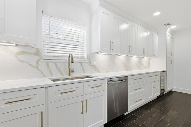 Building Photo - 2410 Del Norte St