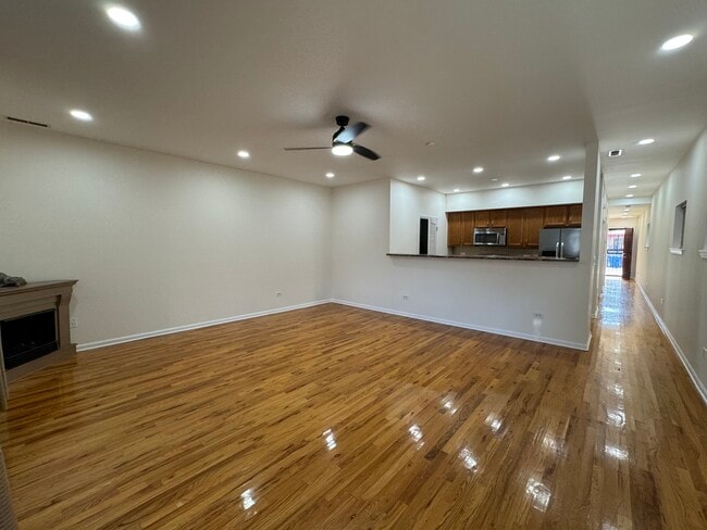Building Photo - 2155 W Warren Blvd