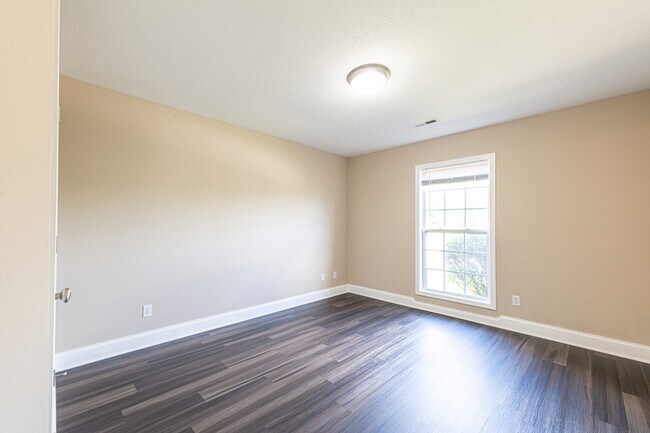 Building Photo - 637 Marston Ln