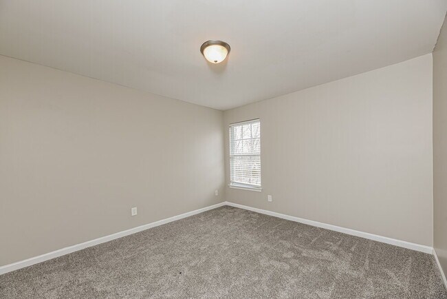 Building Photo - 163 Lyndhurst Dr