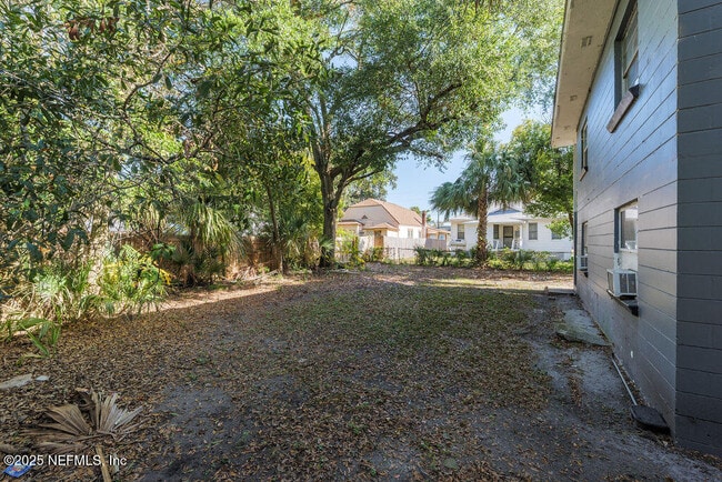 Building Photo - 239 E 16th St