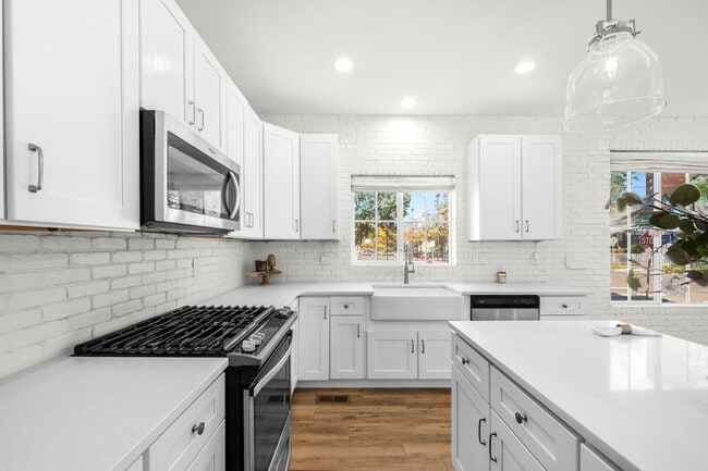 Building Photo - LUX 3BD, 3BA Home with Office Near Cherry Creek and Wash Park