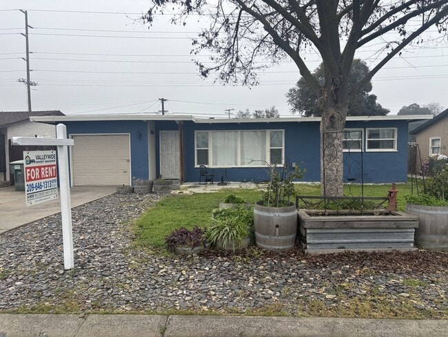 Building Photo - This charming 2-bedroom, 1-bathroom home in the heart of Modesto
