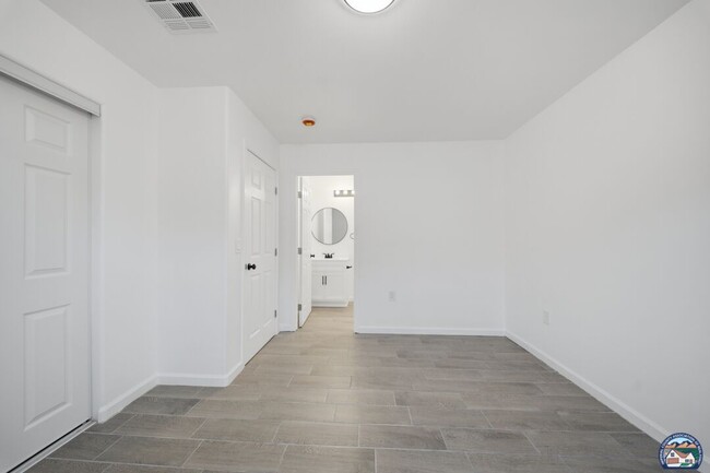 Building Photo - 1077 Wozencraft St