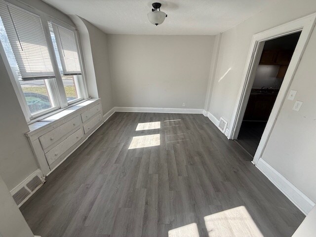 Building Photo - 991 Wooster Rd N