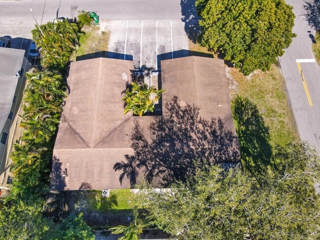 Building Photo - 1210 SW 26th St