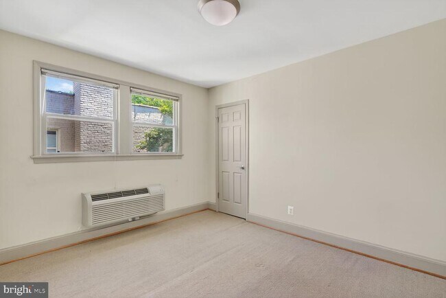 Building Photo - 1361 K St SE