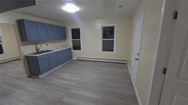 Building Photo - 494 Wood Ave