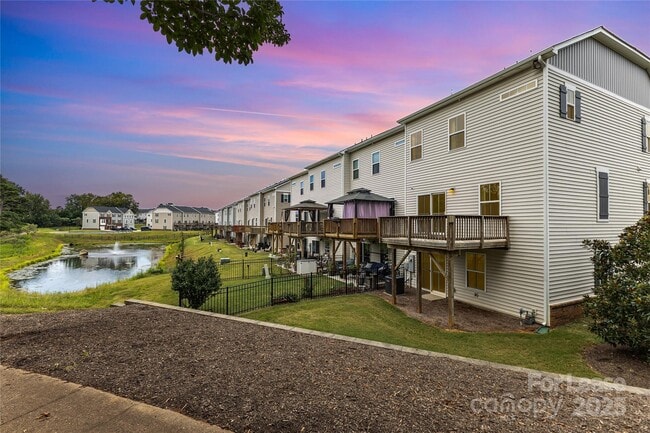 Building Photo - 2523 Grantham Place Dr