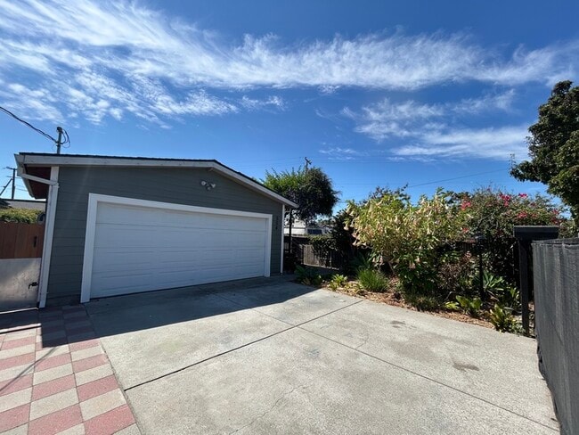 Primary Photo - 554 Sanford Ave