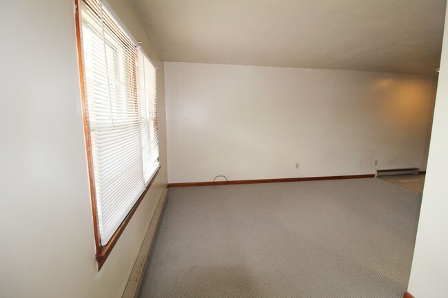 Building Photo - Adorable 1 Bed, 1 Bath Apartment in Bridge...
