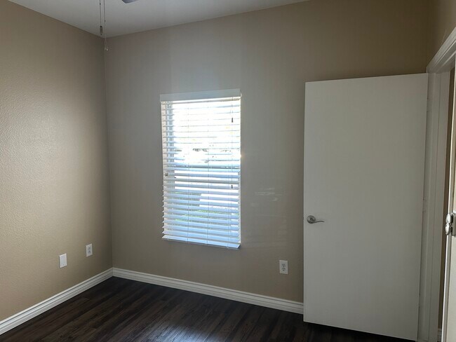 Building Photo - 7255 W Sunset Rd