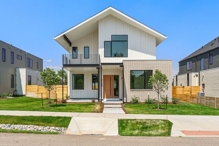 Building Photo - 2155 Vine Ave