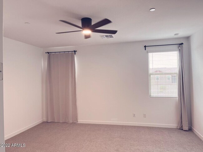 Building Photo - 31962 N 125th Ave