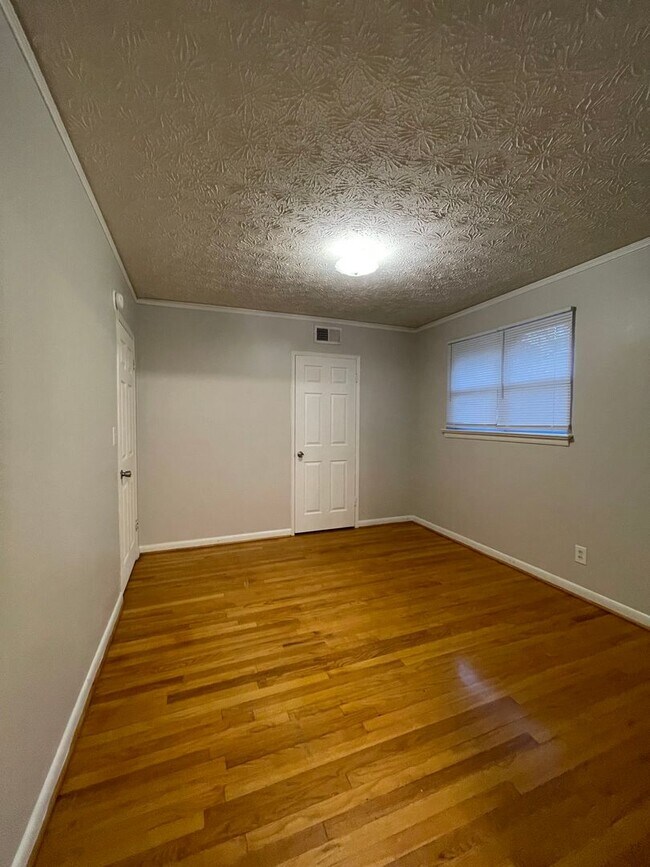 Building Photo - 3551 Cottonwood Dr