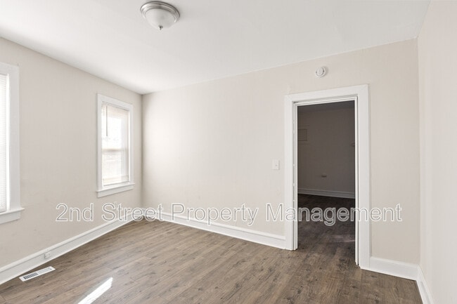 Building Photo - 701 N Warwick Rd