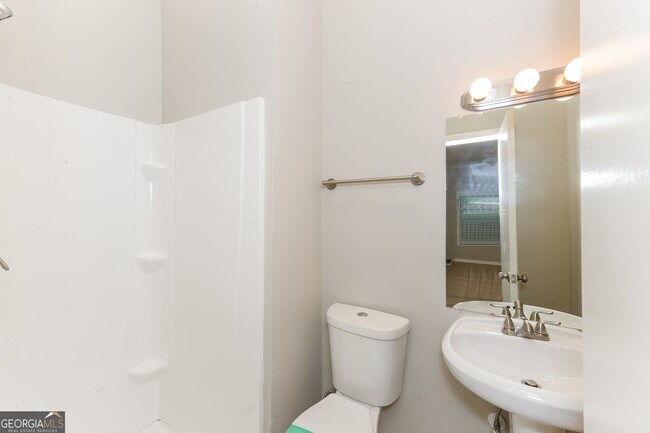 Building Photo - 3080 Chippewa Dr