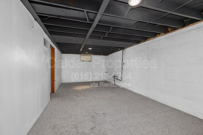 Building Photo - 105 Morning Glory St SW