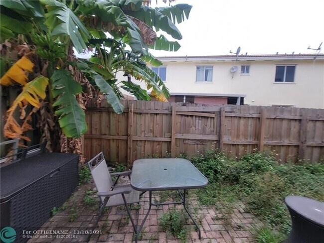 Building Photo - 7260 NW 174th Terrace