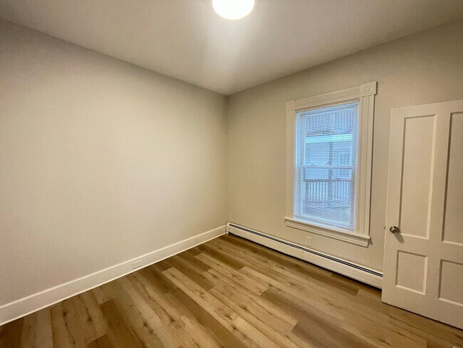Building Photo - 386 Rimmon St