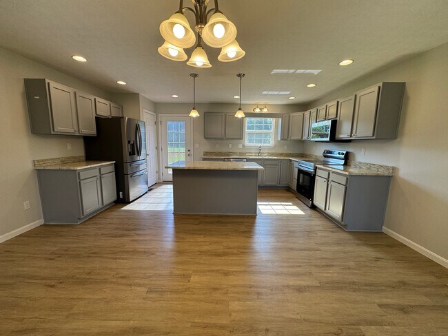 Building Photo - 25 Mandan Ct