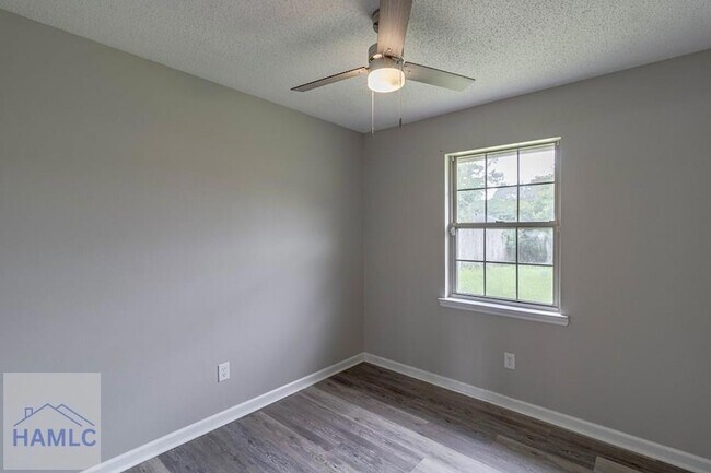 Building Photo - 1103 Ballard Dr