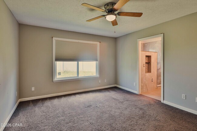 Building Photo - 3931 Treasure Cir