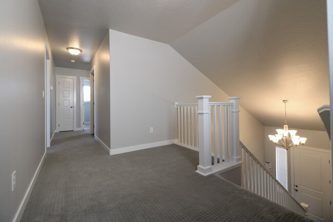 Building Photo - $200 Off First Month Rent! Stunning Lehi Home