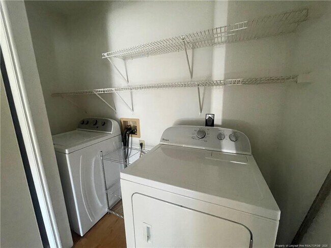 Building Photo - 663 Bartons Landing Pl