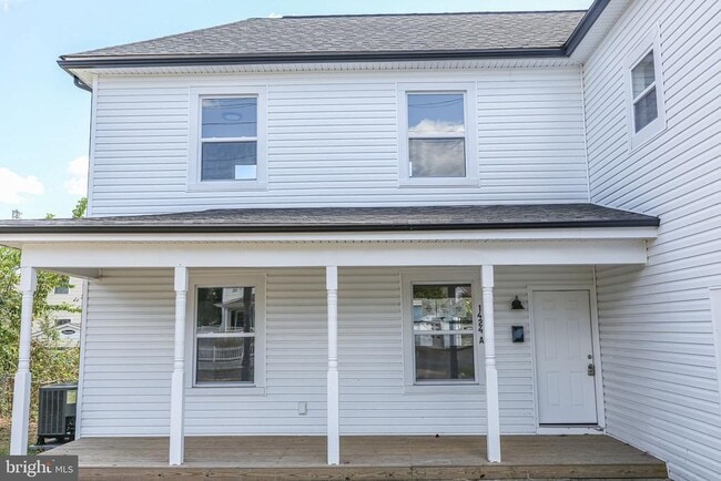 Building Photo - 1424 William St