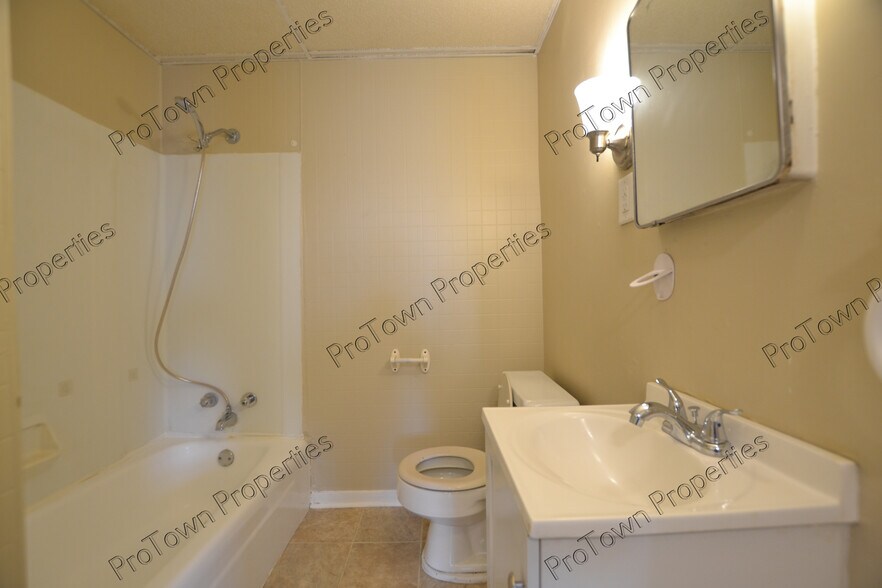 Building Photo - 120 E North St