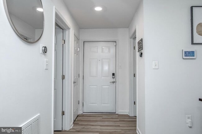 Building Photo - 1066 Gardenview Loop