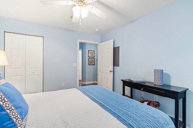 Building Photo - 1274 River Oaks Dr