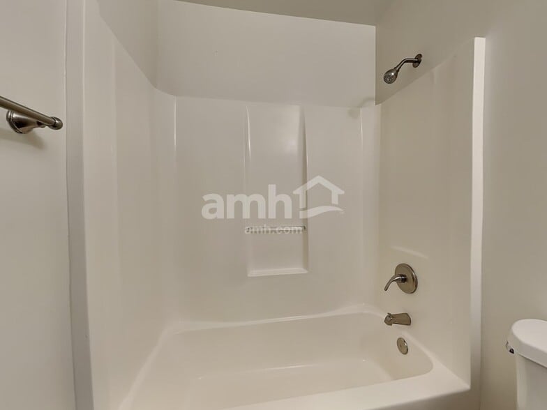 Building Photo - 581 Lakeside Valley Dr