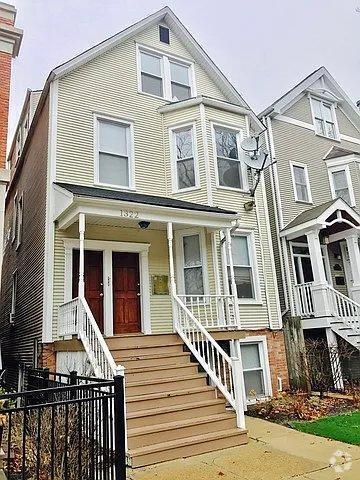 Building Photo - 2 bedroom in Chicago IL 60657
