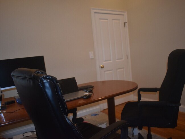 Building Photo - Townhome in Hingham