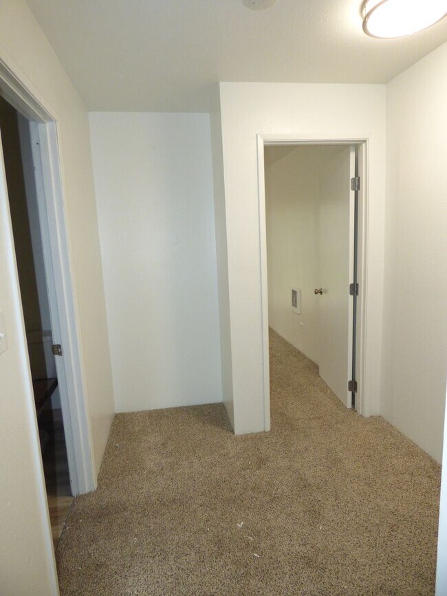 Building Photo - Lancaster Townhomes