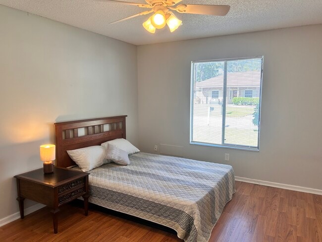 Building Photo - 4294 Tanglewilde Dr S