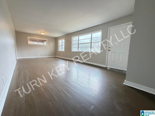 Building Photo - 908 5 Mile Rd